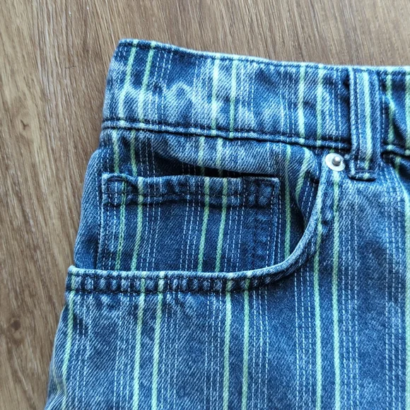 Urban Outfitters Stripped Denim Mom Shorts Size 30 - Picture 4 of 7